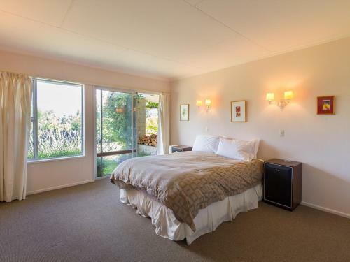 Eely Point Escape - Wanaka Holiday Home