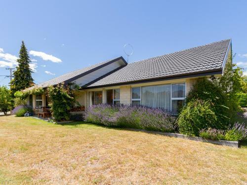 Eely Point Escape - Wanaka Holiday Home