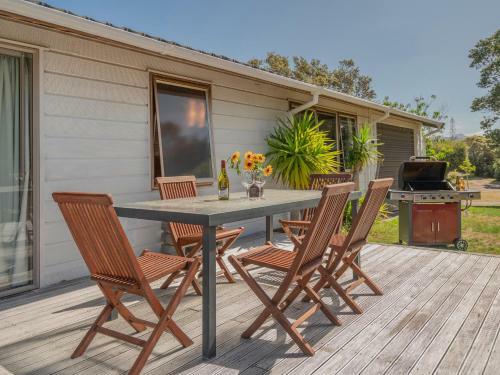 Sunny Winderton - Pauanui Holiday Home