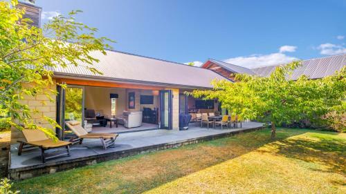 Fit For A King - Wanaka Holiday Home