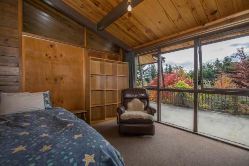 Lakeside Escape - Wanaka Holiday Bach