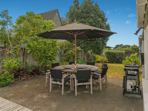Hear The Waves - Pauanui Holiday Home