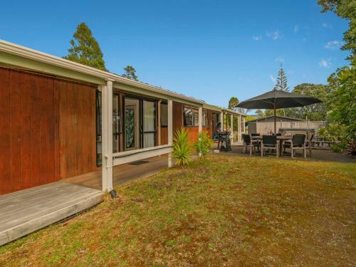 Hear The Waves - Pauanui Holiday Home