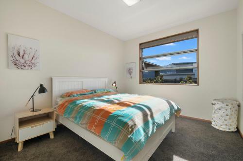 Infinity Views - Modern Wanaka Holiday Home