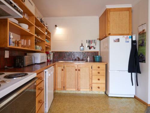 Lakeside Serenity - Wanaka Holiday Home