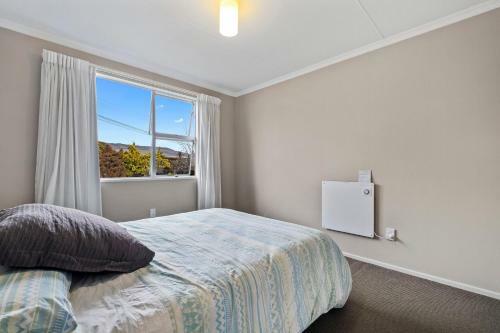 The Manuka Lookout - Wanaka Holiday Home