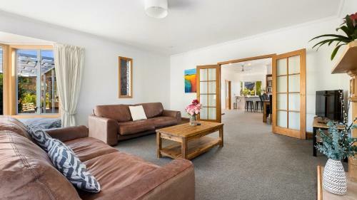 Hillview Haven - Wanaka Holiday Home