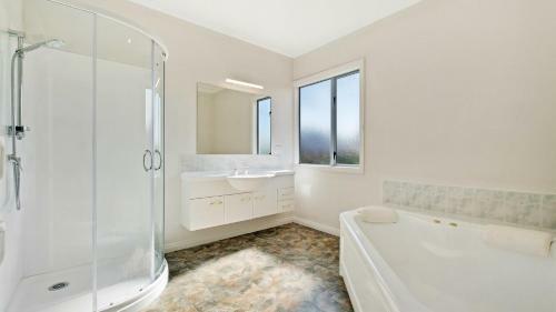 Hillview Haven - Wanaka Holiday Home
