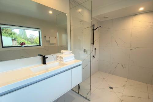Newly Renovated Tranquillity On Stone Street