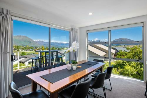Kings View - Wanaka Holiday Home