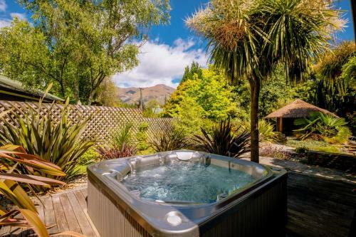 Alpine Lodge - Wanaka Holiday Home