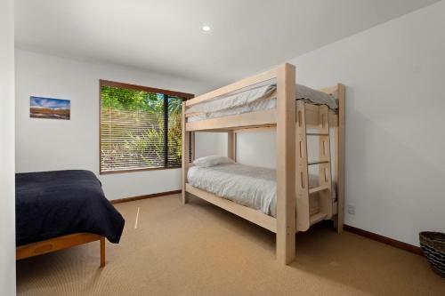 Alpine Lodge - Wanaka Holiday Home