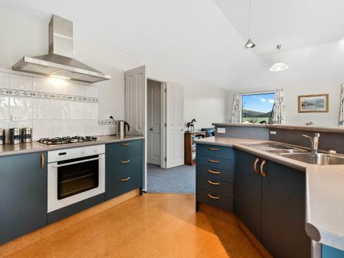 Mount Iron Magic - Wanaka Holiday Home