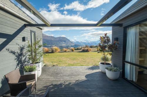 Black Peak View - Sleeps 8 - Spa Pool - Lake Views
