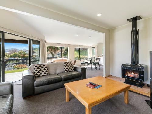 Downtown Wanaka - Wanaka Holiday Home