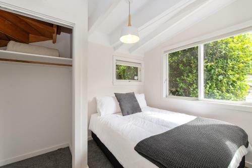 Piha - City Escape, Piha Holiday Home