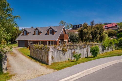 Albert Town Relax - Wanaka Holiday Home