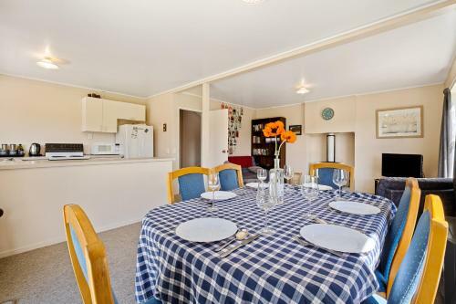 Albert Town Relax - Wanaka Holiday Home