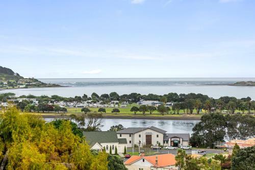 Bowview - Raglan Holiday Home