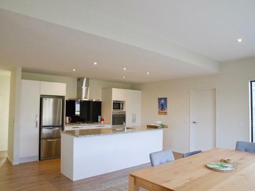 Wanaka Views - Wanaka Holiday Home