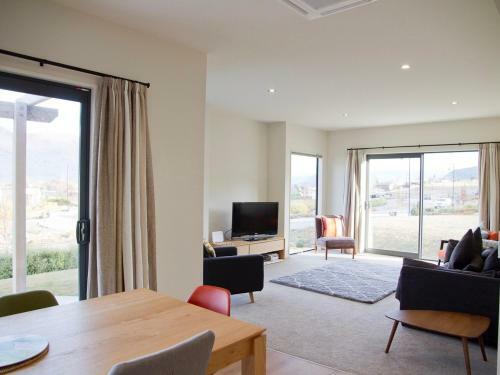 Wanaka Views - Wanaka Holiday Home