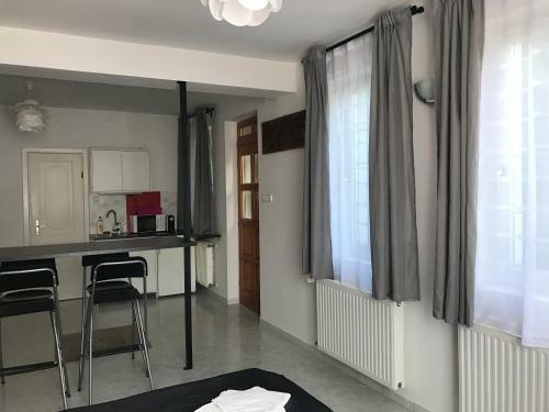 Hollik Apartmanh�z