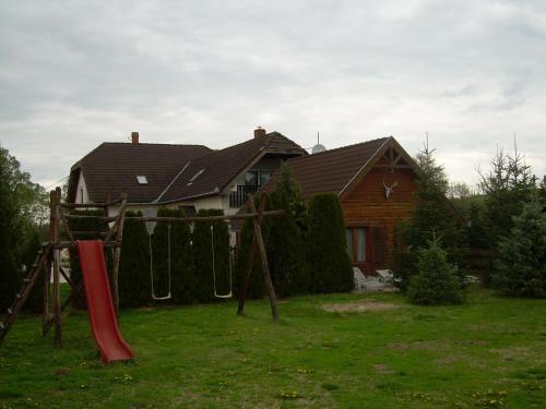 Csal�dbar�t Fah�z