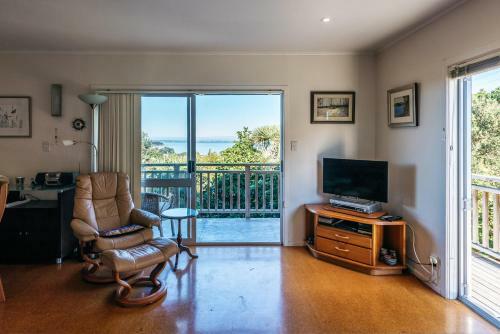 Hedgehog Heights - Waiheke Island Holiday Home