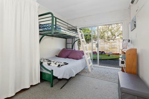Coast Awhile - Ruakaka Holiday Home