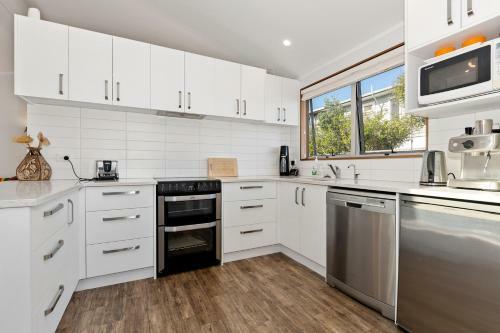 Coast Awhile - Ruakaka Holiday Home