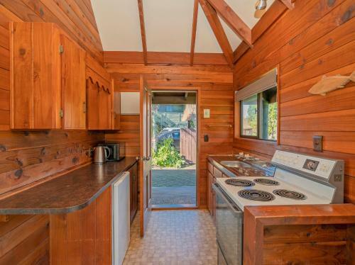 Tairua Waterfront Villa 6 - Tairua Holiday Studio Unit