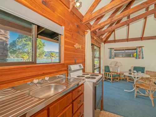 Tairua Waterfront Villa 6 - Tairua Holiday Studio Unit