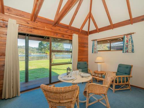 Tairua Waterfront Villa 6 - Tairua Holiday Studio Unit
