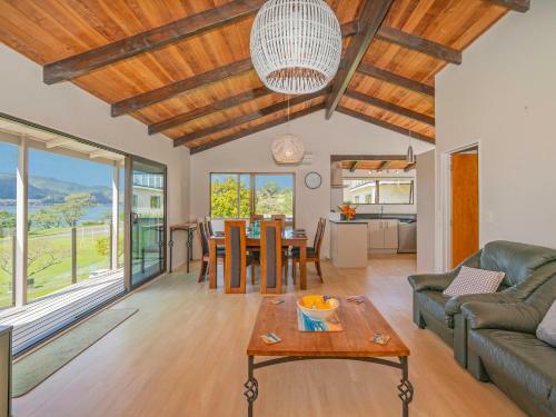 Tairua Harbour Views - Tairua Holiday Home