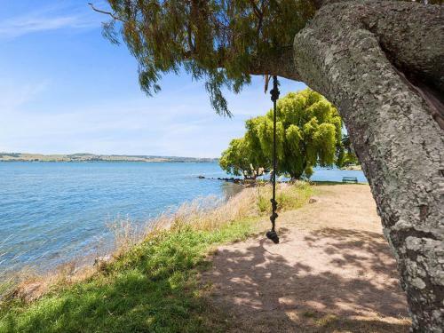 Rainbow Point Gem - Lake Taupo Bach