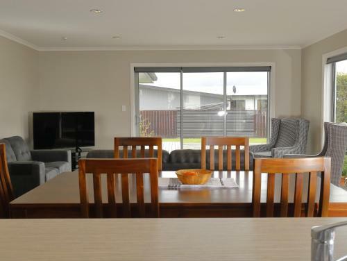 Acaia Lodge - Te Anau Holiday Home