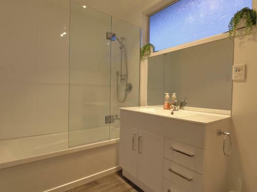 Peaceful Panorama - Te Anau Holiday Home