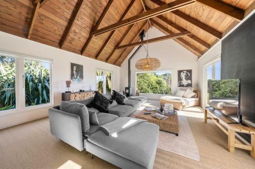 The House - The Lodge Te Horo