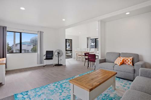 A Wave From It All - Waihi Beach Holiday Home