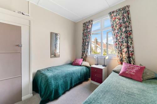 The Beach House - Kapiti Coast Holiday Home