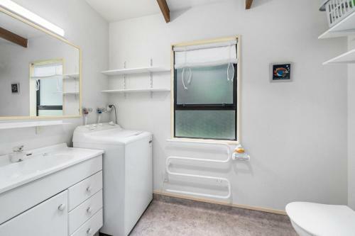 Waimea Cottage - Waikanae Holiday Home