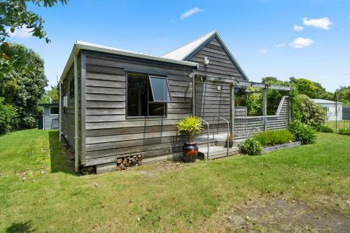 Waimea Cottage - Waikanae Holiday Home