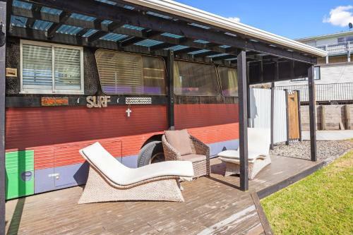 Bus Stop Bach - Waihi Beach