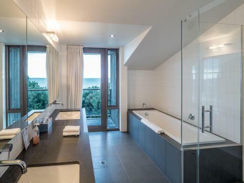 The Breakers - Whangapoua Executive Holiday Home