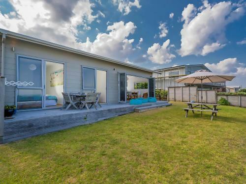 Beachfront Beauty - Whangamata