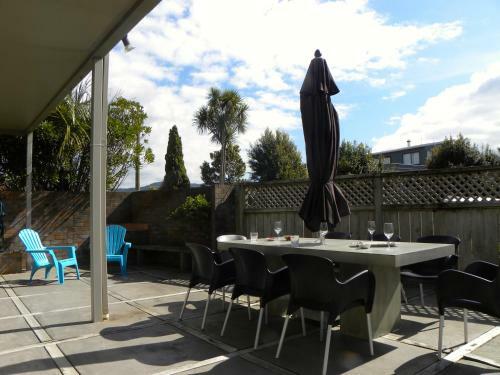 Top Deck Views - Whitianga Holiday Home