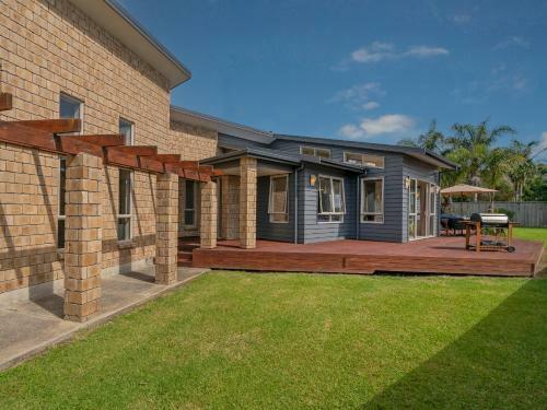 Island Time - Whangapoua Holiday Home
