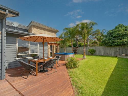 Island Time - Whangapoua Holiday Home