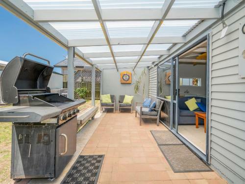 Holiday On Hampton - Whangamata Holiday Home