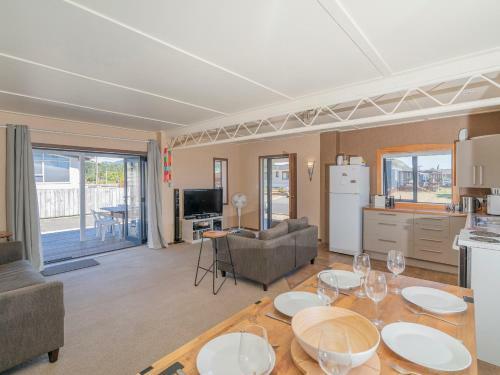 Fun In The Sun - Whangamata Holiday Home